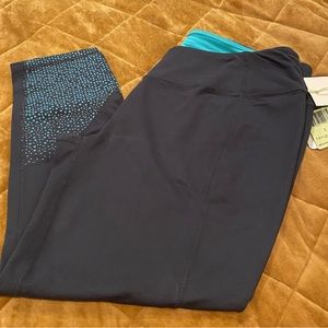 Cute 3/4 leggings with detail on the bottom.